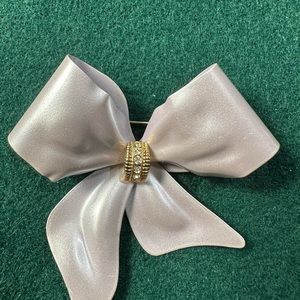 Women’s Christmas bow brooch